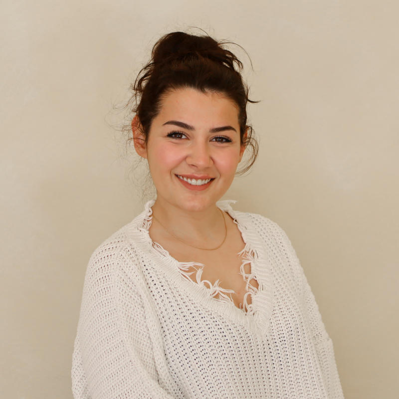 A headshot of Yeliz